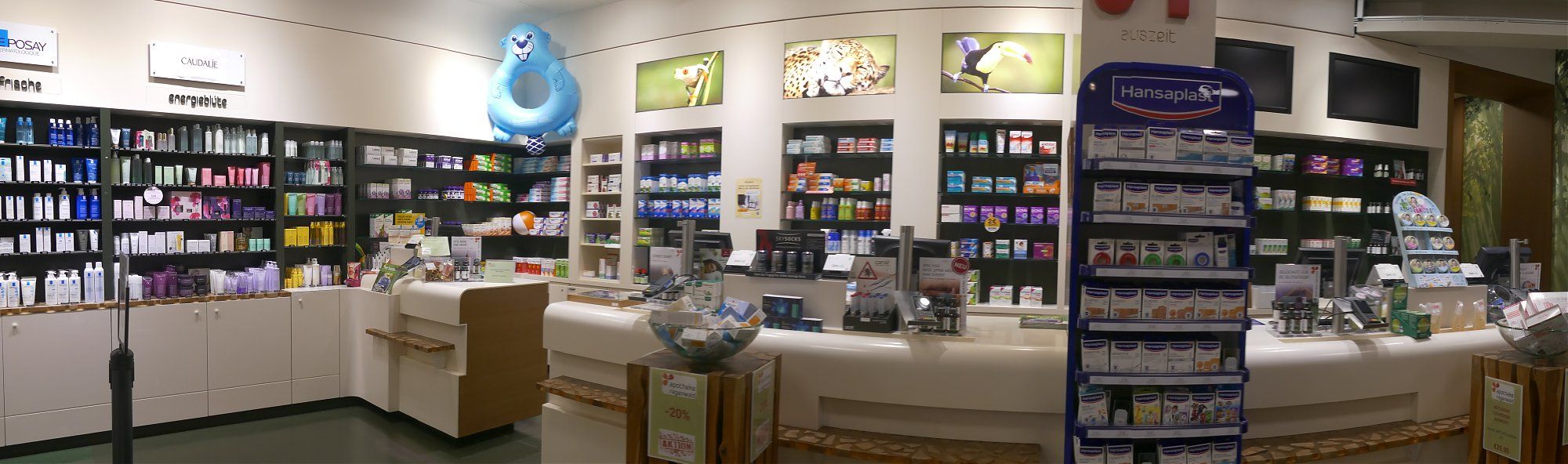Verkaufsraum der Apotheke Regenwald im Donau Zentrum in Wien 1220